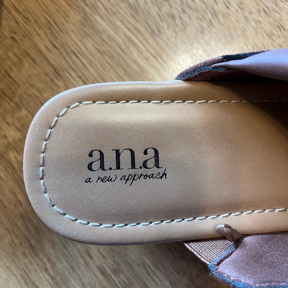 Women’s brown clogs - Picture 4 of 5